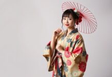 Kültürel Stil Duyarlılığı: Kimono Modası ve Diğer Eğlenceler Cultural Style Sensitivity: Kimono Fashion and Other Amusements